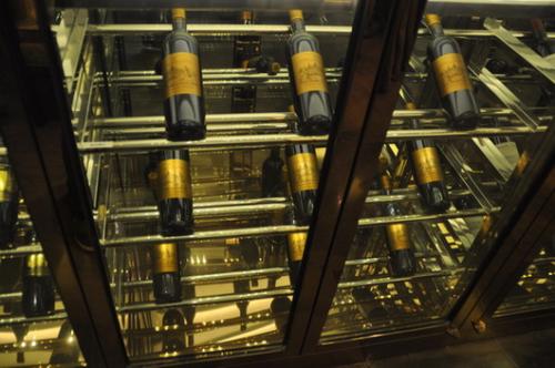 時代文明禮儀的發(fā)展，現(xiàn)代不銹鋼酒柜迎來鼎盛時期
